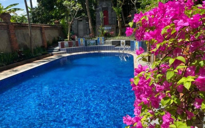 small-double-room-743347220